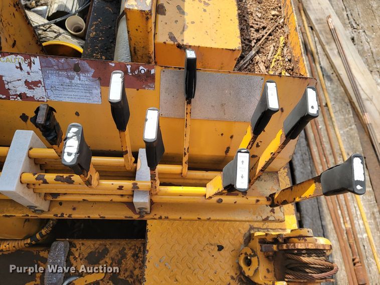 image for item MH9646 1997 International 4900  digger derrick truck