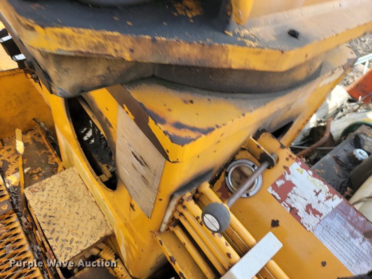 image for item MH9646 1997 International 4900  digger derrick truck