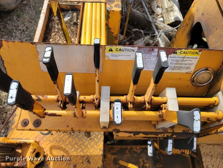 image for item MH9646 1997 International 4900  digger derrick truck