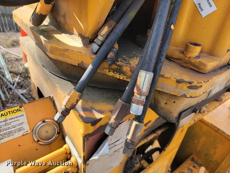 image for item MH9646 1997 International 4900  digger derrick truck