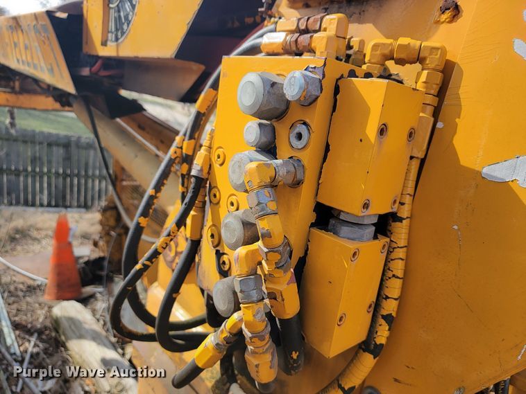 image for item MH9646 1997 International 4900  digger derrick truck