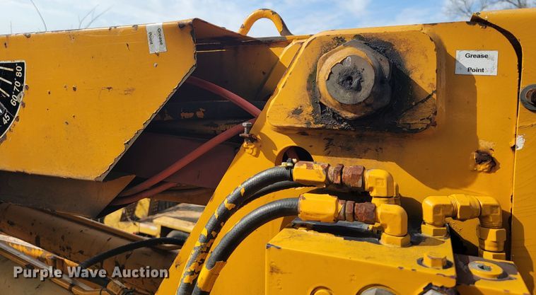 image for item MH9646 1997 International 4900  digger derrick truck