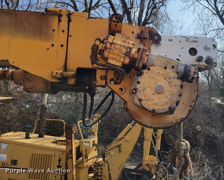 image for item MH9646 1997 International 4900  digger derrick truck