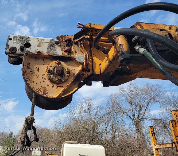 image for item MH9646 1997 International 4900  digger derrick truck