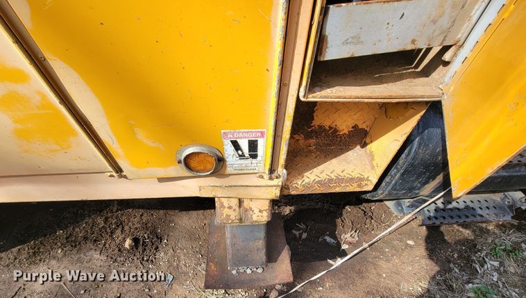 image for item MH9646 1997 International 4900  digger derrick truck