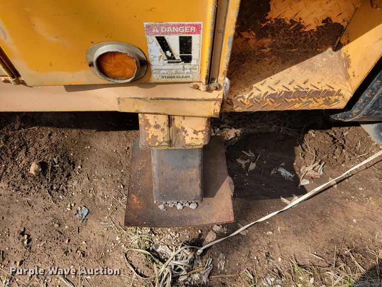 image for item MH9646 1997 International 4900  digger derrick truck