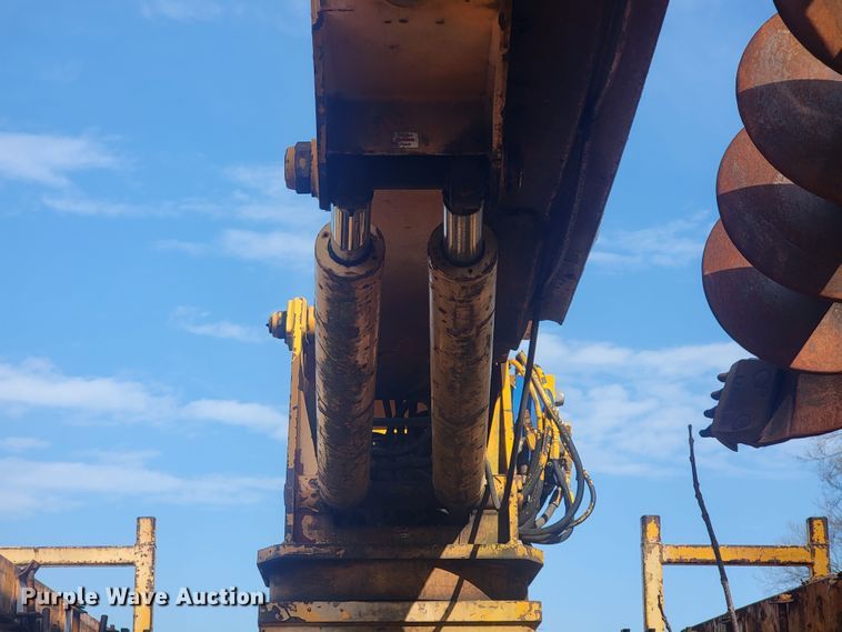 image for item MH9646 1997 International 4900  digger derrick truck