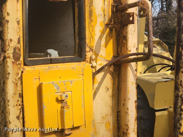 image for item MH9646 1997 International 4900  digger derrick truck