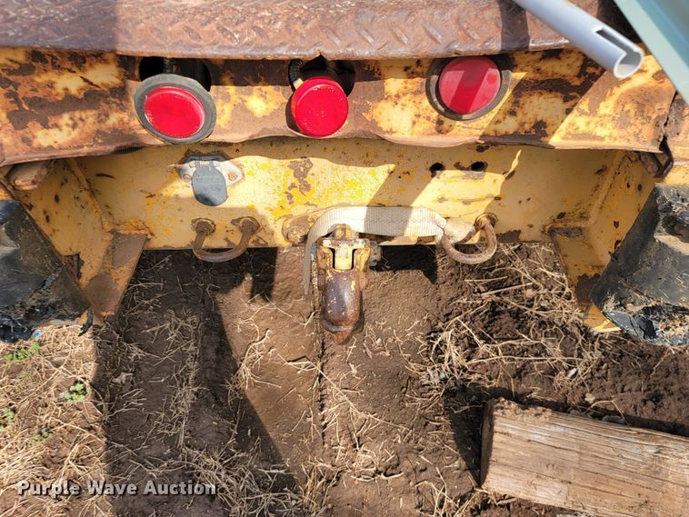 image for item MH9646 1997 International 4900  digger derrick truck