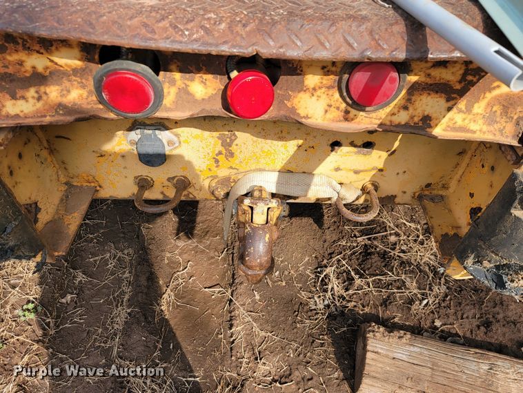 image for item MH9646 1997 International 4900  digger derrick truck