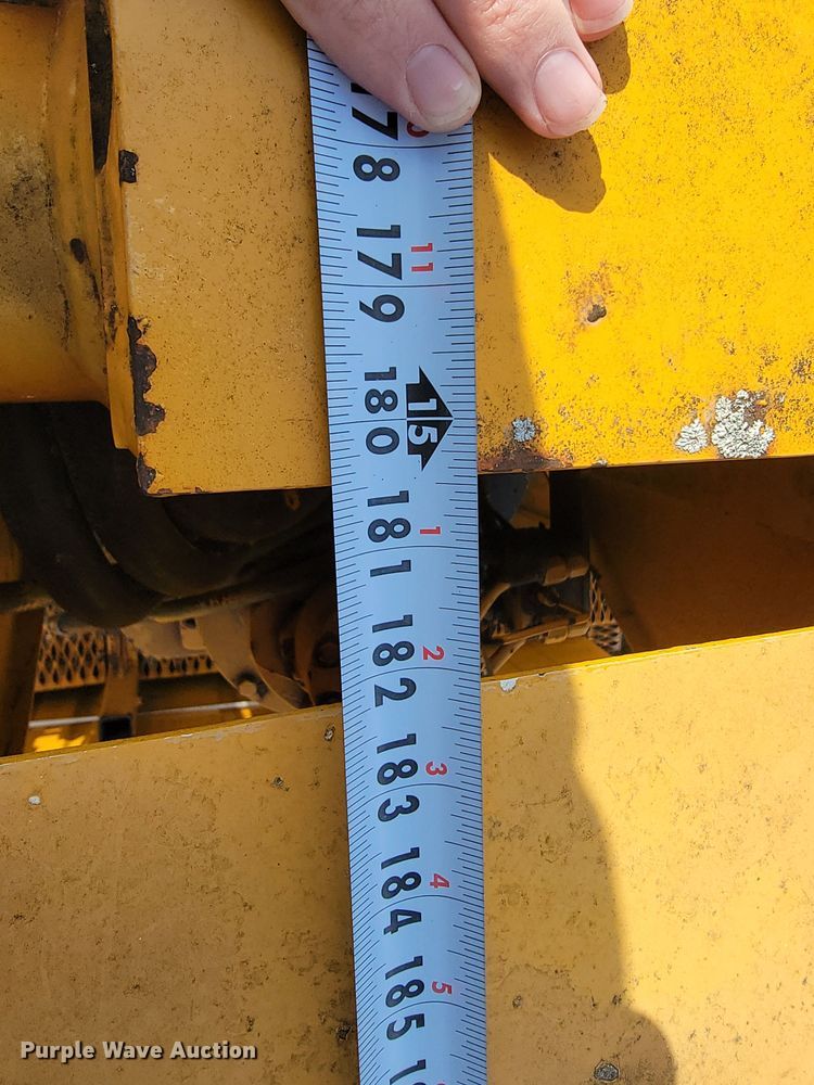 image for item MH9646 1997 International 4900  digger derrick truck