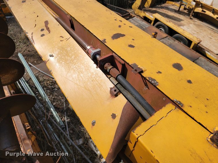 image for item MH9646 1997 International 4900  digger derrick truck