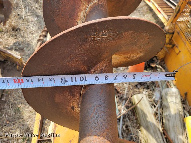 image for item MH9646 1997 International 4900  digger derrick truck