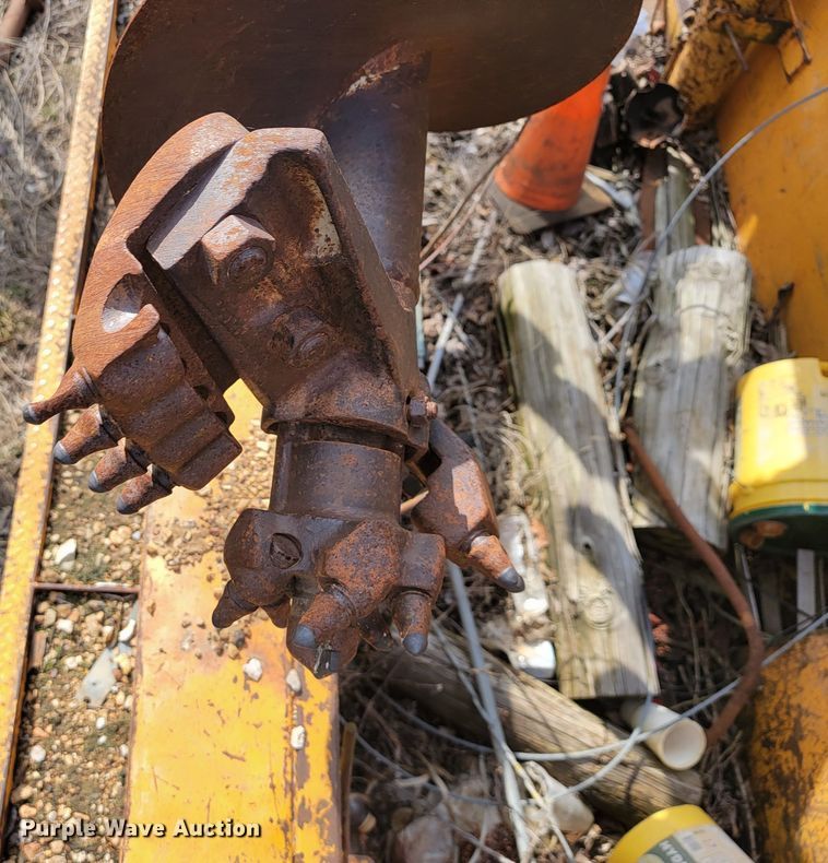 image for item MH9646 1997 International 4900  digger derrick truck