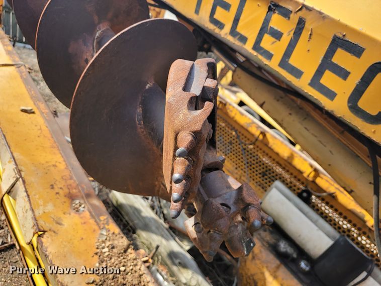 image for item MH9646 1997 International 4900  digger derrick truck