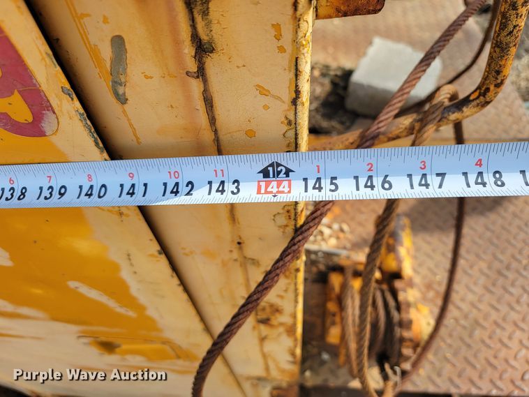 image for item MH9646 1997 International 4900  digger derrick truck