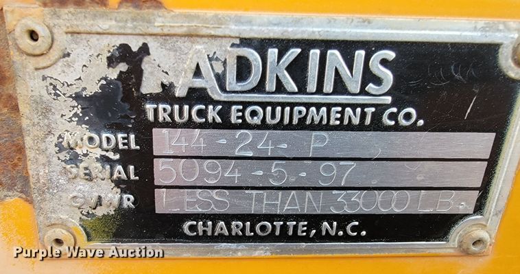 image for item MH9646 1997 International 4900  digger derrick truck