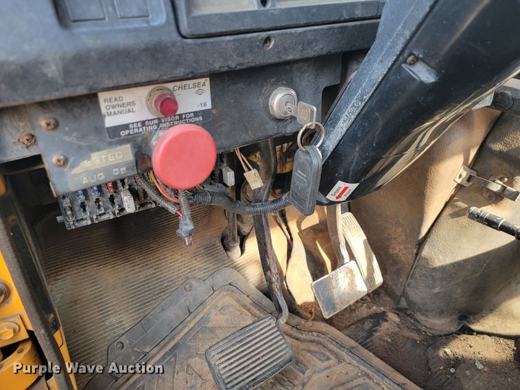 image for item MH9646 1997 International 4900  digger derrick truck