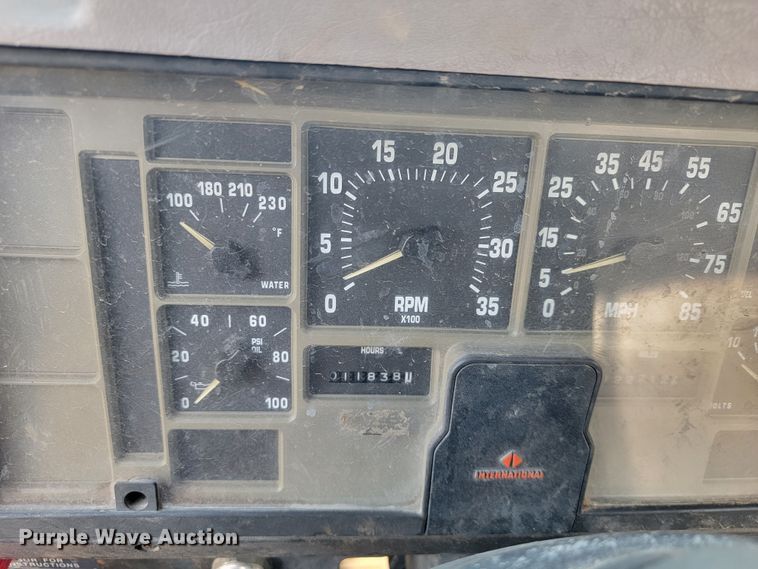 image for item MH9646 1997 International 4900  digger derrick truck