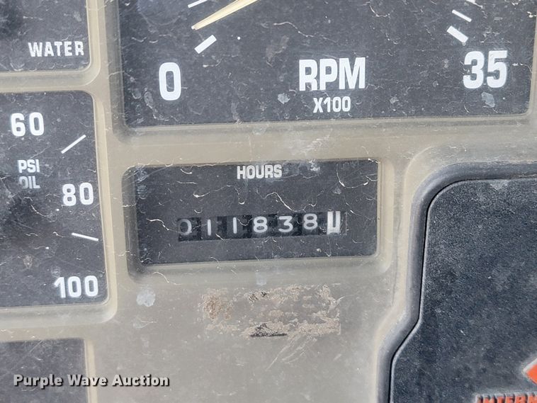 image for item MH9646 1997 International 4900  digger derrick truck