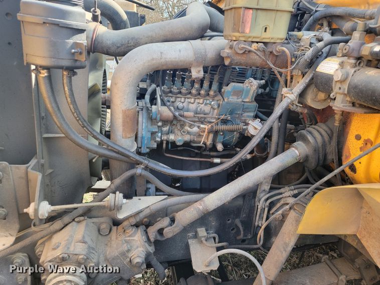 image for item MH9646 1997 International 4900  digger derrick truck