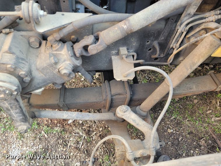 image for item MH9646 1997 International 4900  digger derrick truck