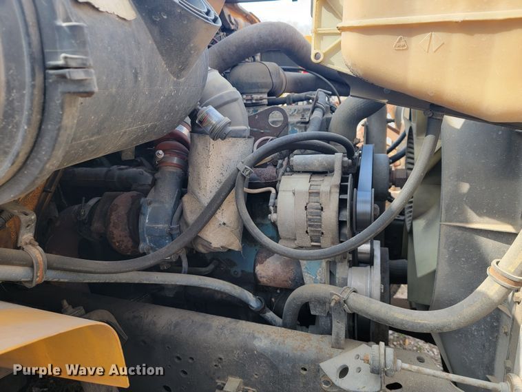 image for item MH9646 1997 International 4900  digger derrick truck