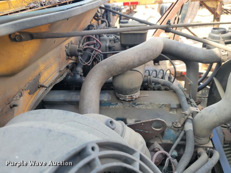 image for item MH9646 1997 International 4900  digger derrick truck