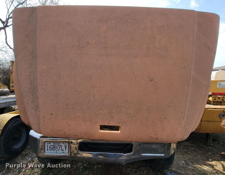 image for item MH9646 1997 International 4900  digger derrick truck