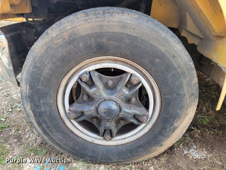 image for item MH9646 1997 International 4900  digger derrick truck