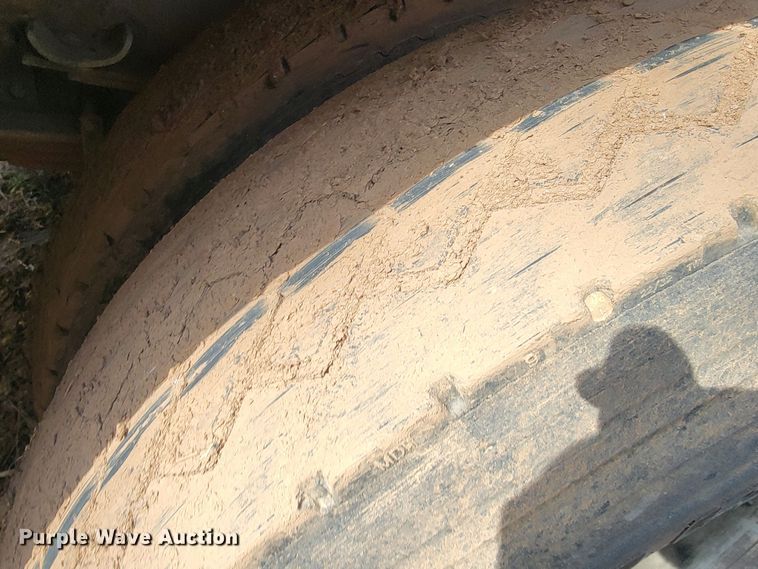 image for item MH9646 1997 International 4900  digger derrick truck