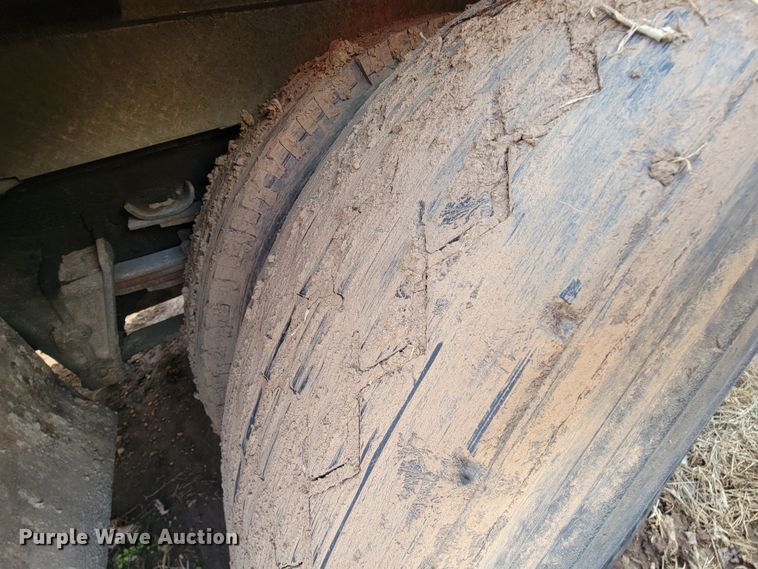 image for item MH9646 1997 International 4900  digger derrick truck