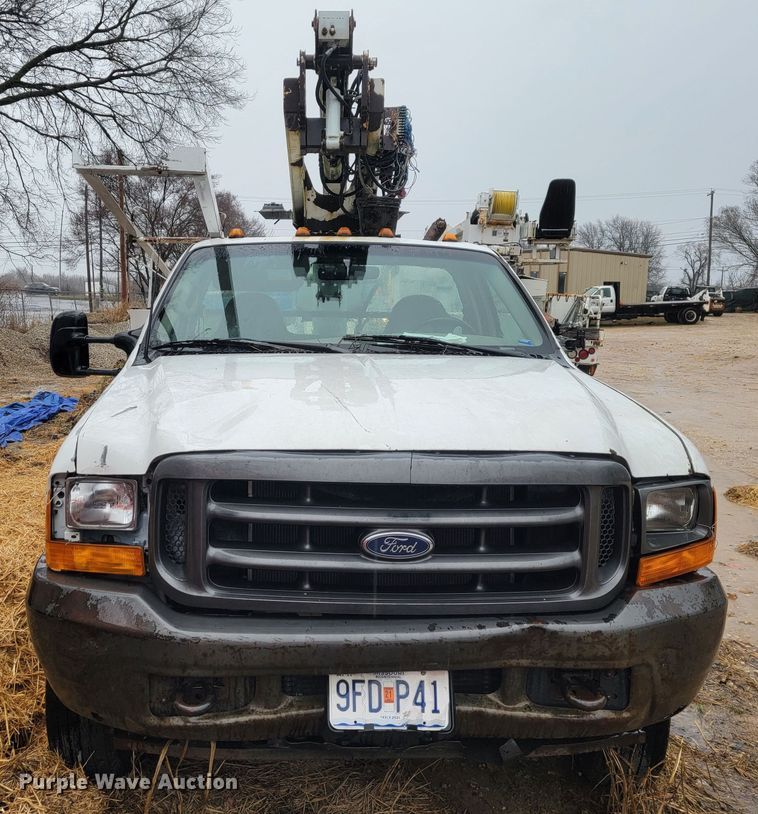 image for item MH9650 2001 Ford F450 Super Duty  bucket truck