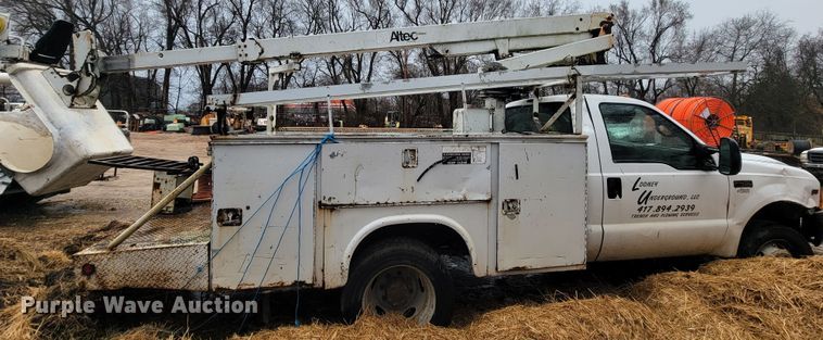 image for item MH9650 2001 Ford F450 Super Duty  bucket truck