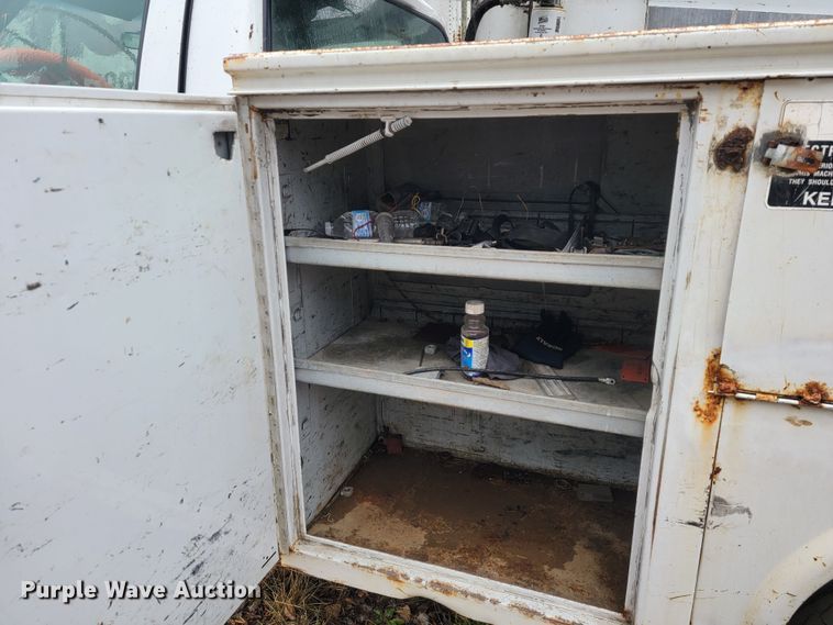 image for item MH9650 2001 Ford F450 Super Duty  bucket truck