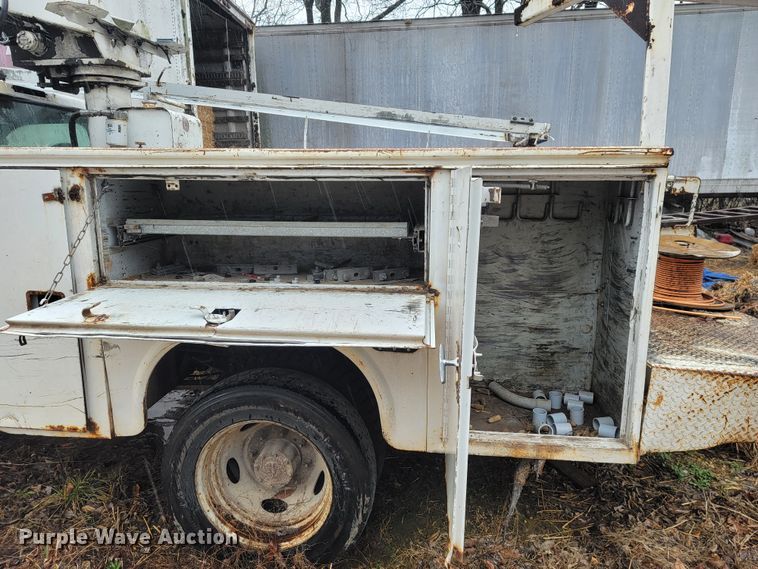 image for item MH9650 2001 Ford F450 Super Duty  bucket truck