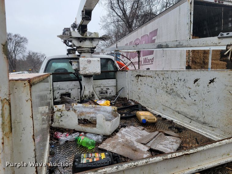 image for item MH9650 2001 Ford F450 Super Duty  bucket truck