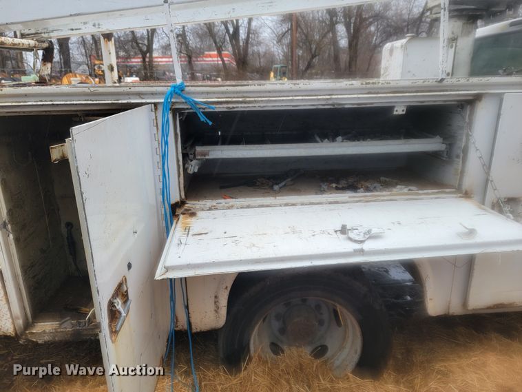 image for item MH9650 2001 Ford F450 Super Duty  bucket truck