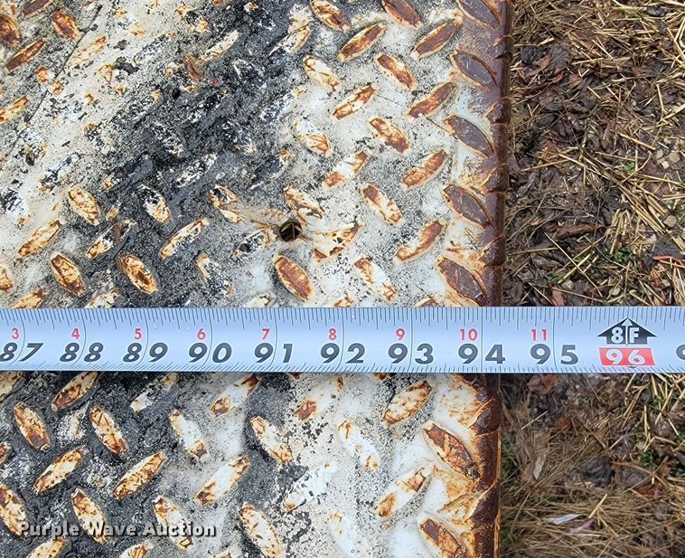 image for item MH9650 2001 Ford F450 Super Duty  bucket truck