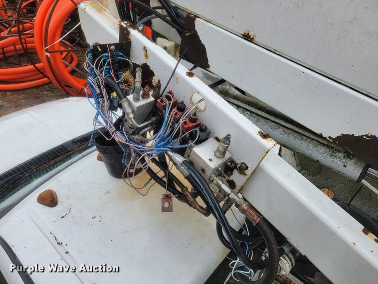 image for item MH9650 2001 Ford F450 Super Duty  bucket truck