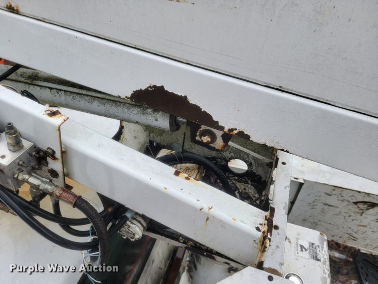 image for item MH9650 2001 Ford F450 Super Duty  bucket truck