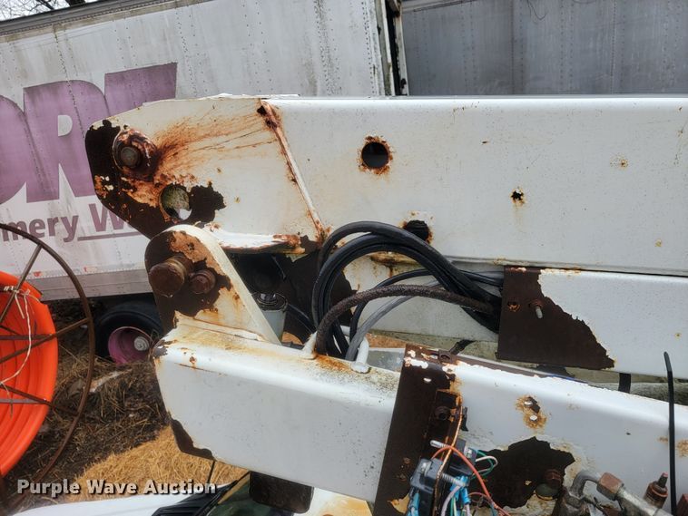 image for item MH9650 2001 Ford F450 Super Duty  bucket truck