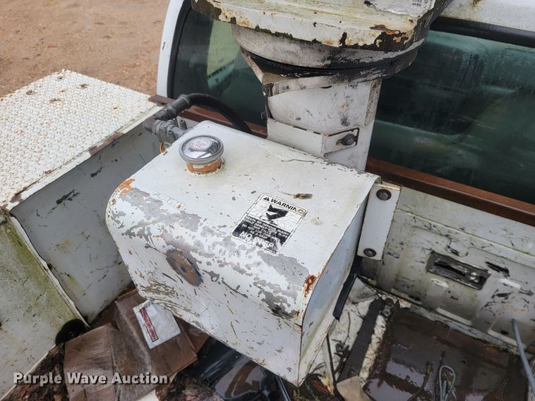 image for item MH9650 2001 Ford F450 Super Duty  bucket truck