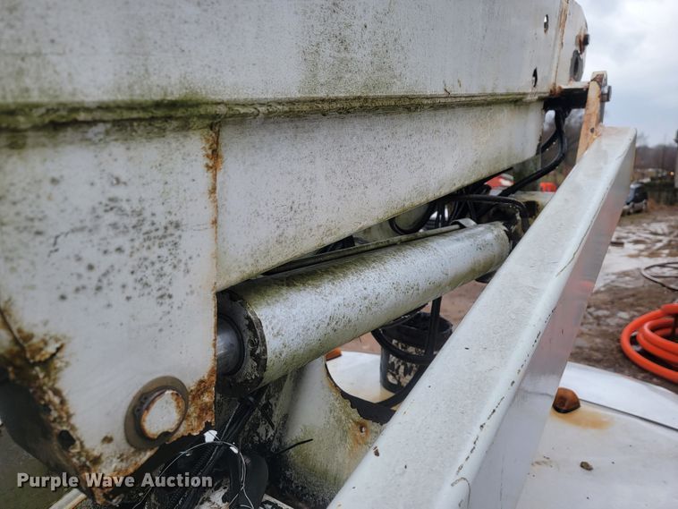 image for item MH9650 2001 Ford F450 Super Duty  bucket truck