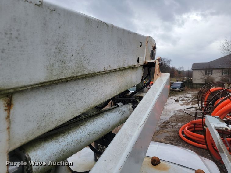 image for item MH9650 2001 Ford F450 Super Duty  bucket truck