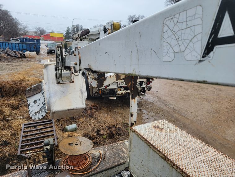 image for item MH9650 2001 Ford F450 Super Duty  bucket truck