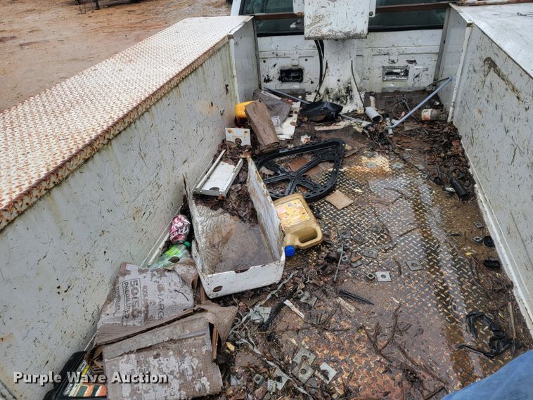 image for item MH9650 2001 Ford F450 Super Duty  bucket truck