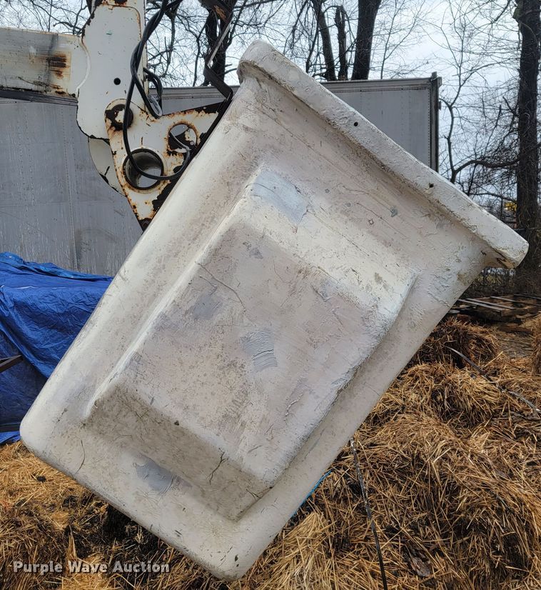 image for item MH9650 2001 Ford F450 Super Duty  bucket truck