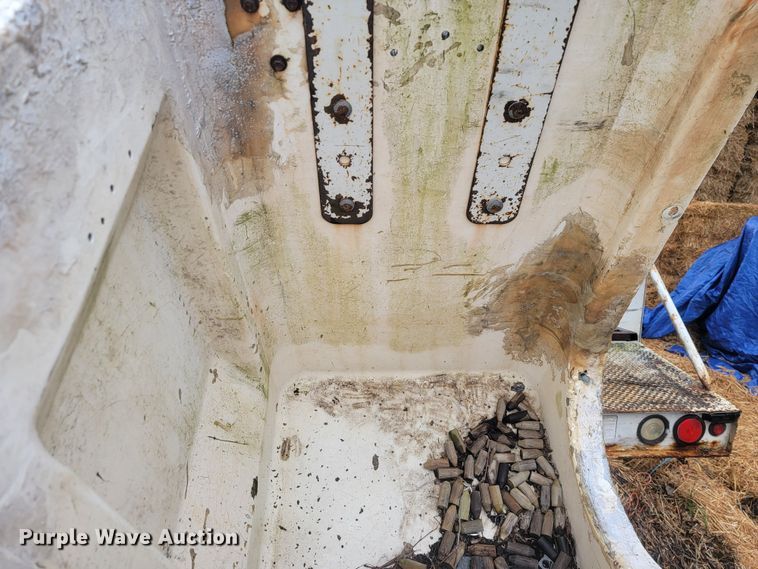 image for item MH9650 2001 Ford F450 Super Duty  bucket truck