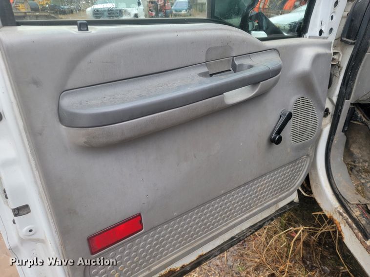 image for item MH9650 2001 Ford F450 Super Duty  bucket truck